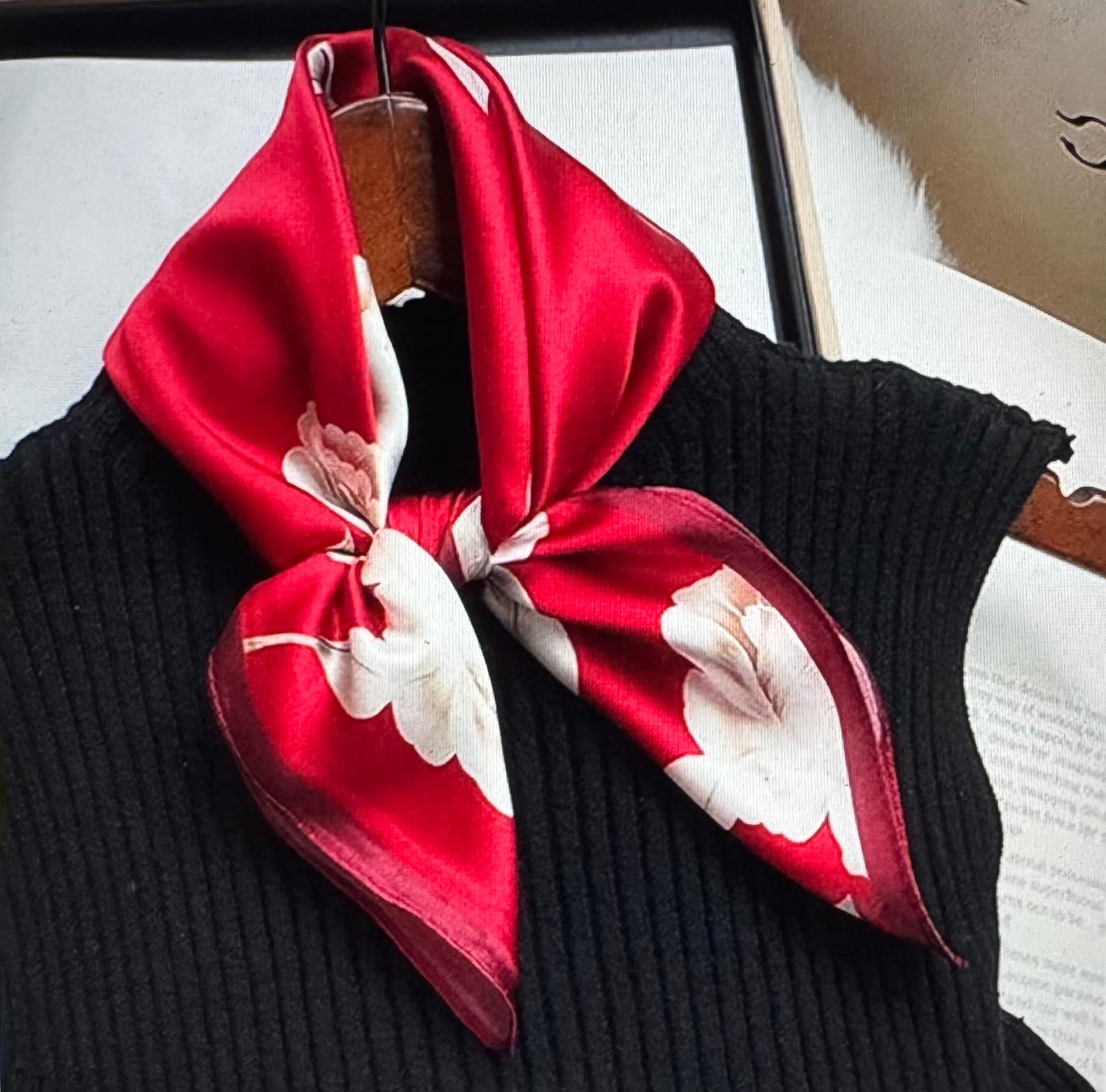 006 Woman Scarf