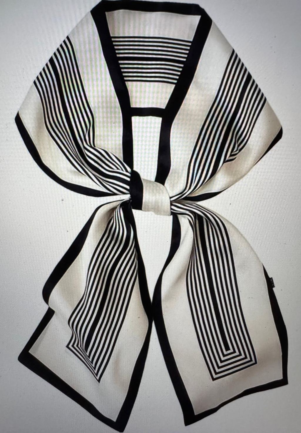 007 Scarf Woman