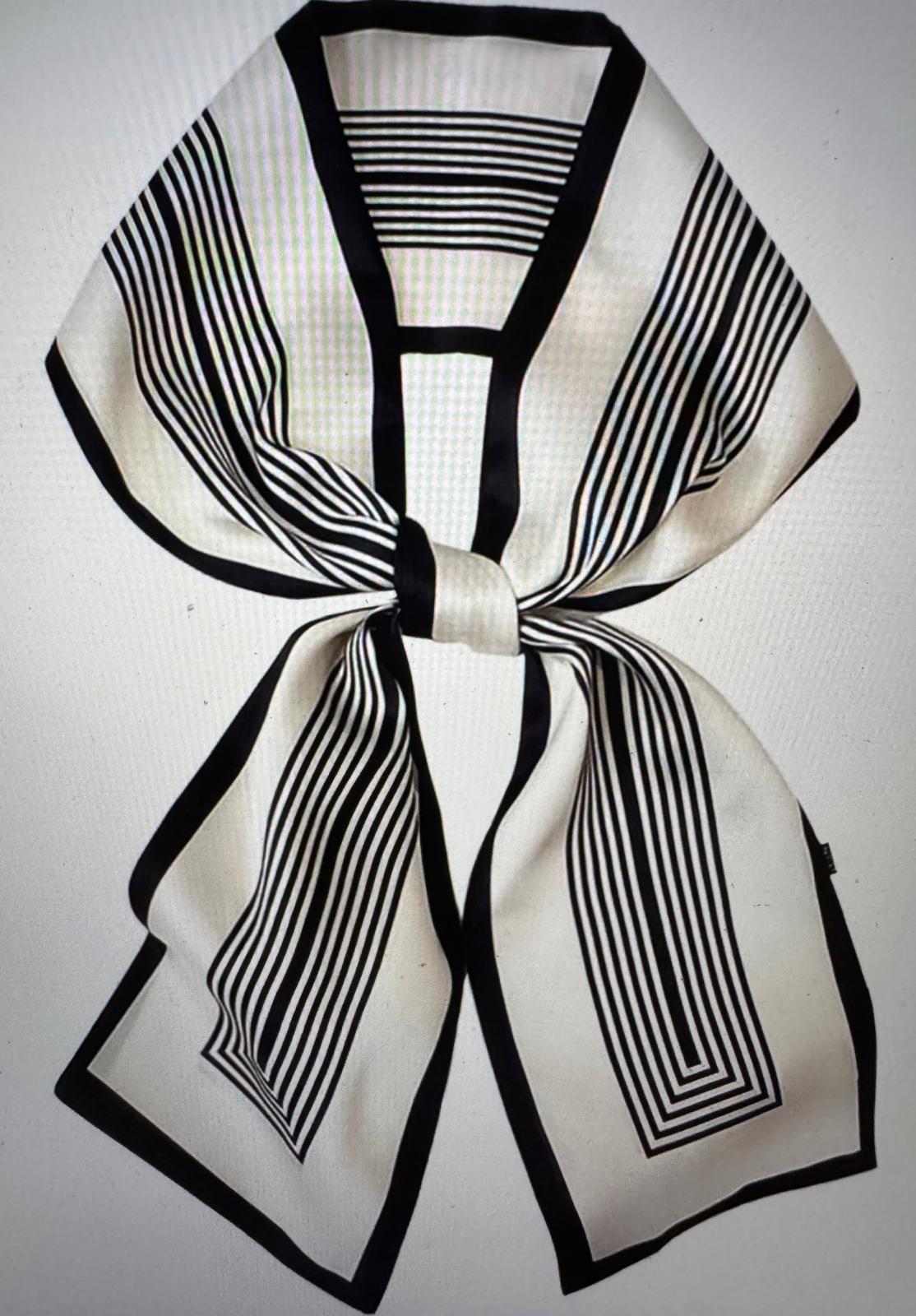007 Scarf Woman